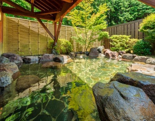 ご自由に露天風呂をご利用いただけます。