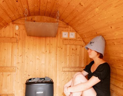 各トレーラーハウスにはバレルサウナが