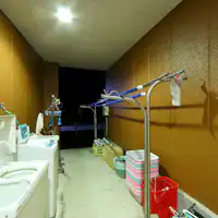 เครื่องซักผ้าและพื้นที่ตากผ้า