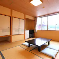 ห้องพักสไตล์ญี่ปุ่นขนาด 10 เสื่อทาทามิที่กว้างขวาง