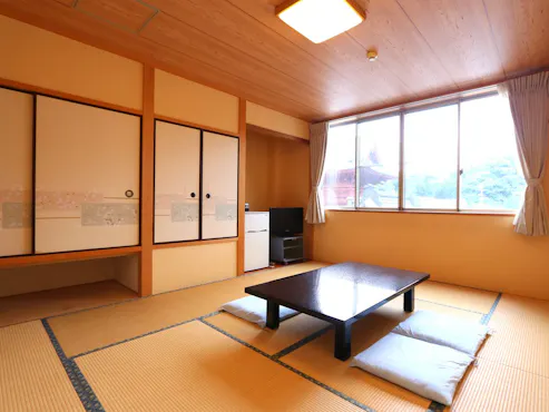 ห้องพักสไตล์ญี่ปุ่นขนาด 10 เสื่อทาทามิที่กว้างขวาง