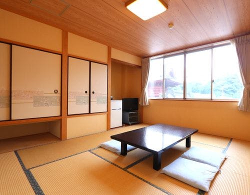 ゆったりめの和室10畳です