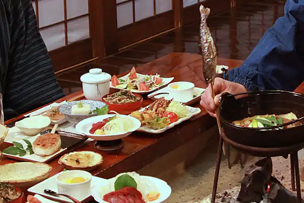 อาหารทั้งหมดจะจัดเตรียมไว้ที่ร้านอาหารโรบาตะ