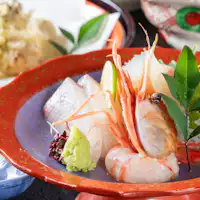 เตรียมอาหารไคเซกิแบบญี่ปุ่นโดยใช้วัตถุดิบตามฤดูกาล