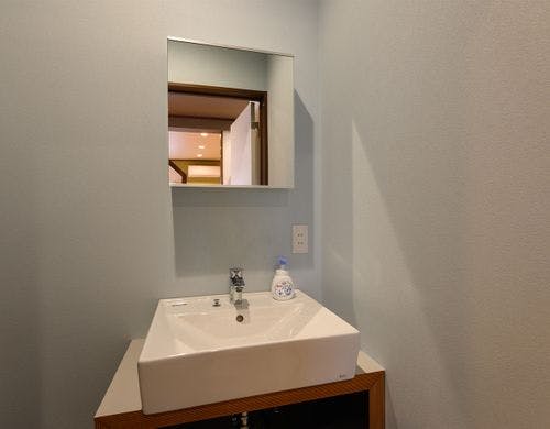 露天風呂付客室の洗面所