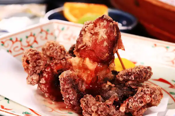 เมนูพิเศษประจำร้านซุซุรัน☆ปลาหมึกทอดทั้งตัว!!