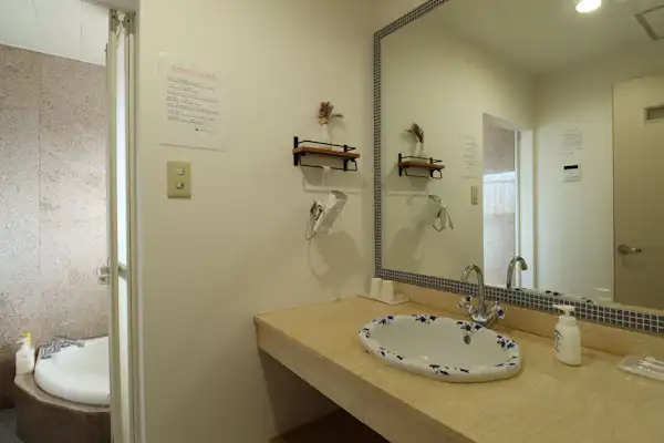 【อาคารหมายเลข 10】ห้องล้างหน้า