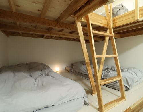 【10号棟】ロフトのような2段ベッド