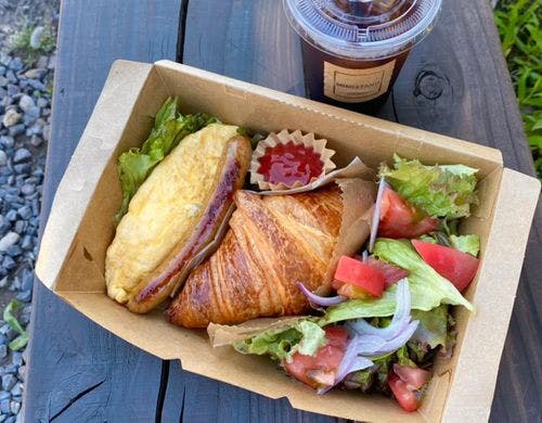 【朝食】焼きたてクロワッサンが美味しい♪
