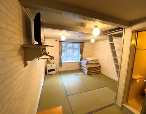 和洋室メゾネット（8名/バストイレ付）