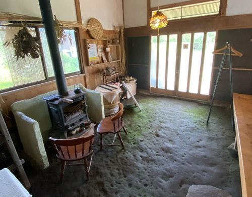 【客室】暖炉を囲める土間があります