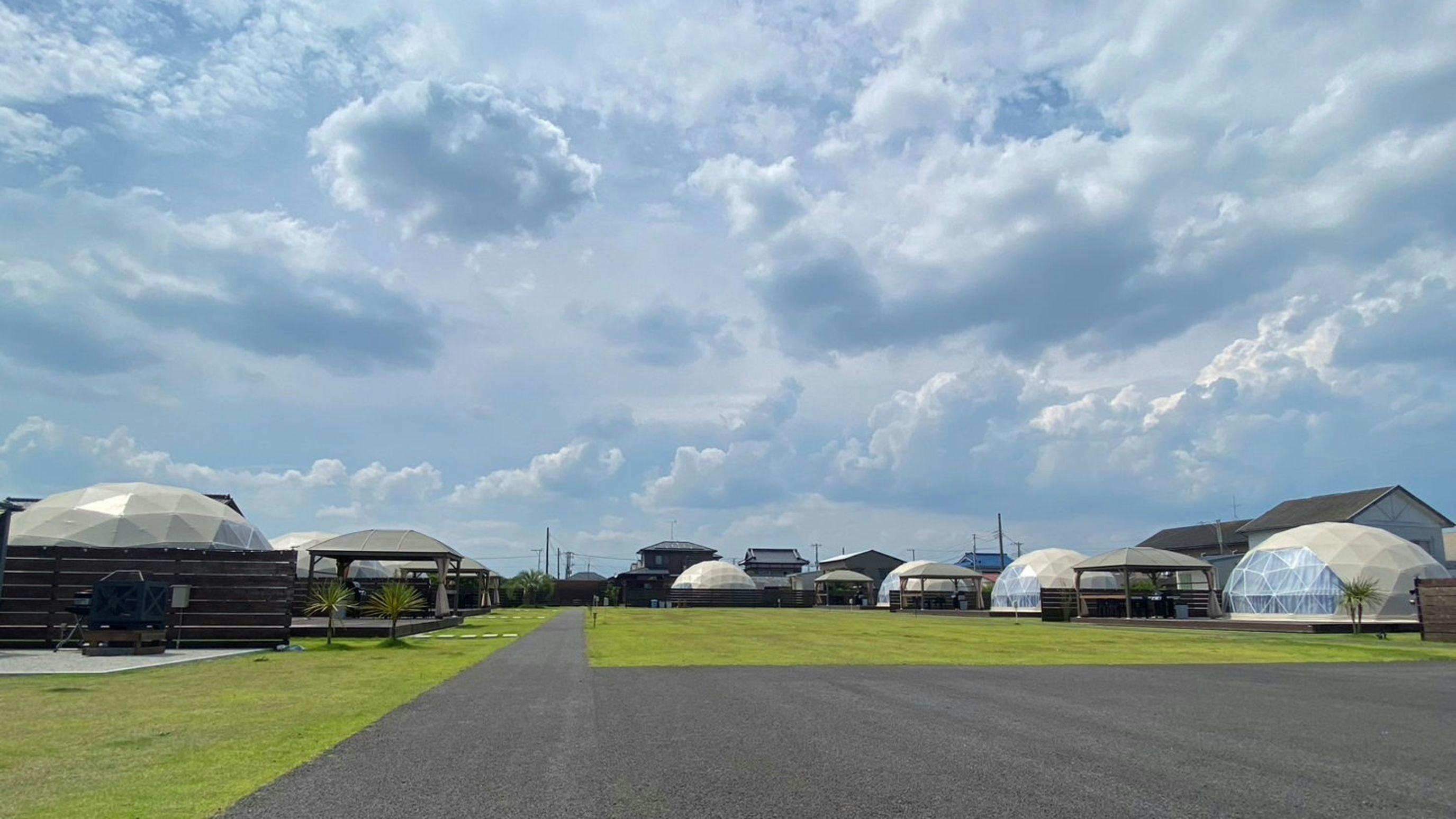 EIGHTVILLAGE