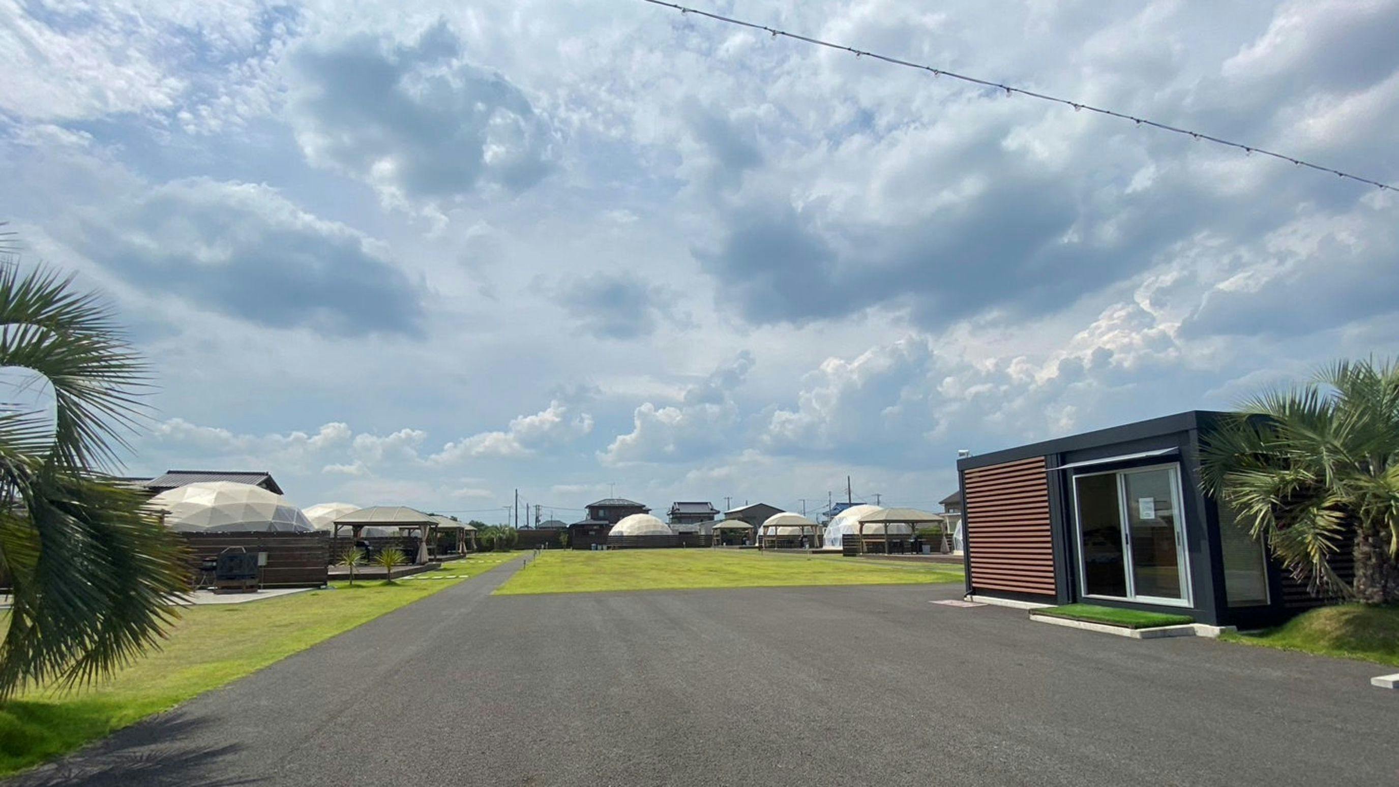 EIGHTVILLAGE