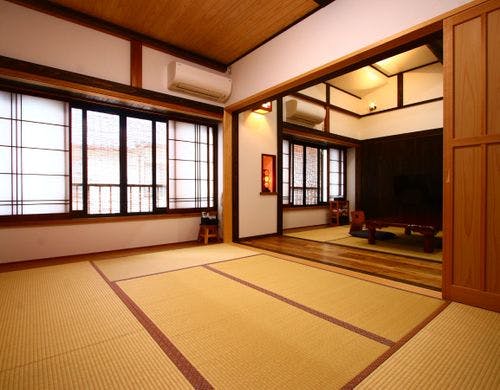 梁が特徴的なお部屋です