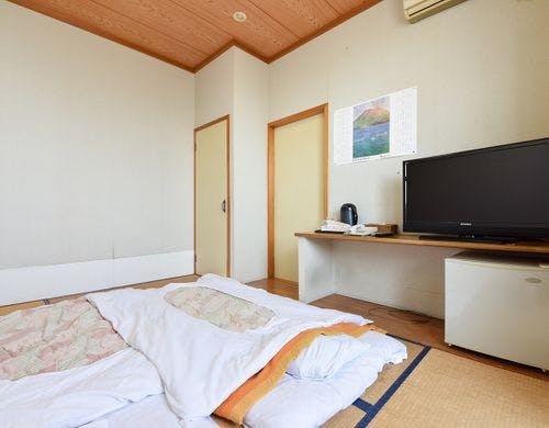 *お部屋に電気ポットもございます