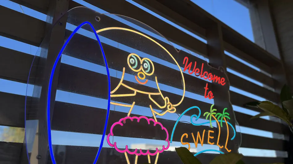 SWELL Guesthouse & Cafe