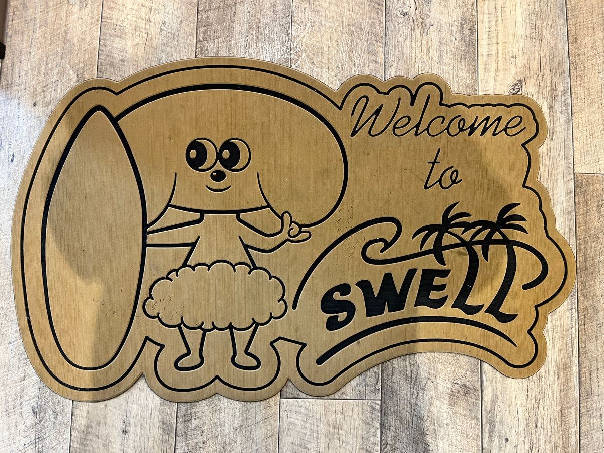 SWELL Guesthouse & Cafe