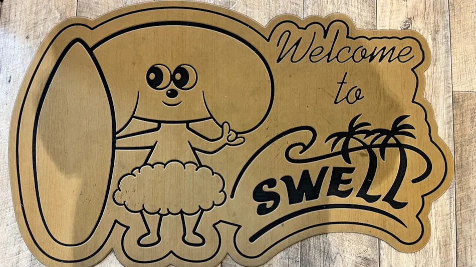 SWELL Guesthouse & Cafe