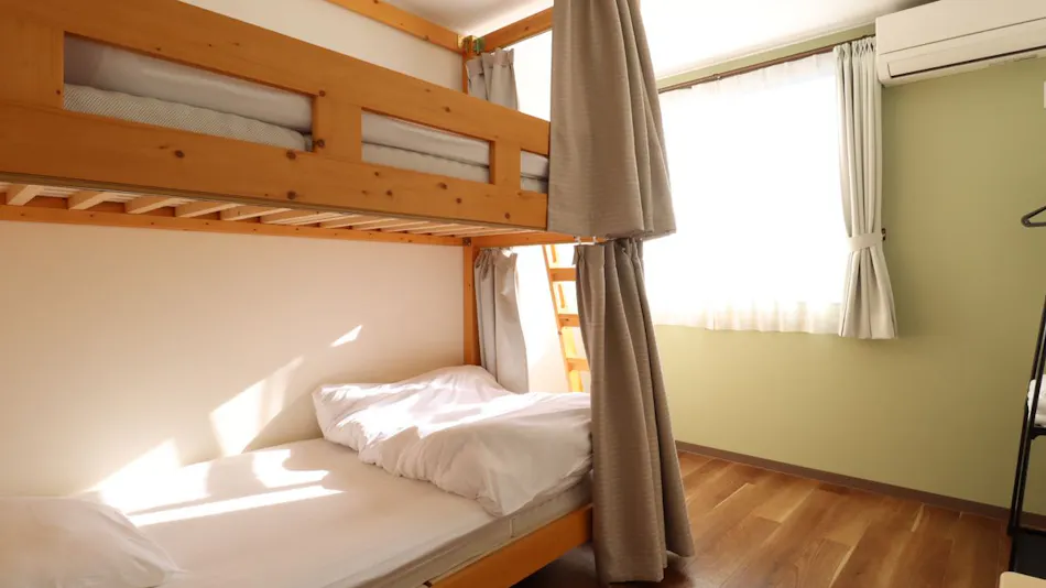 SWELL Guesthouse & Cafe