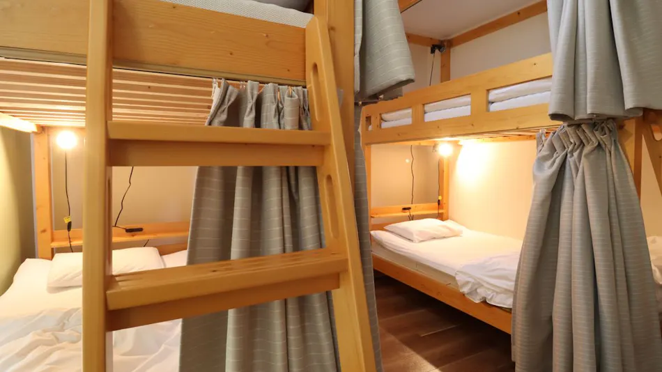 SWELL Guesthouse & Cafe