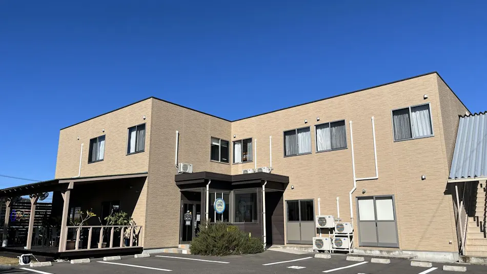 SWELL Guesthouse & Cafe