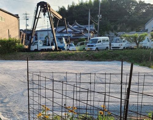 建物横駐車場