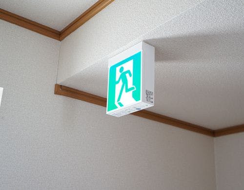 【非常口】
