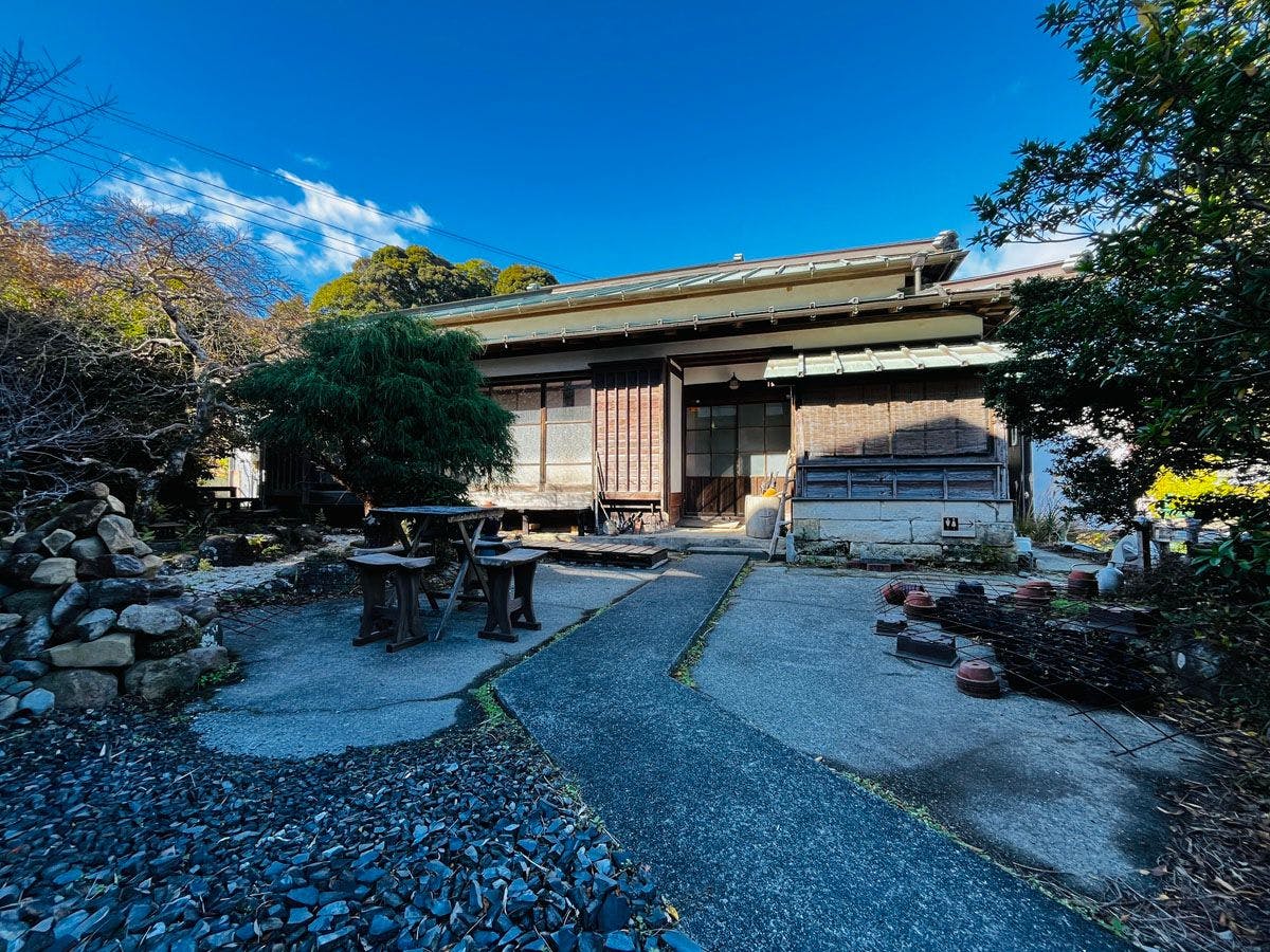 Facility_Traditional House Exterior*