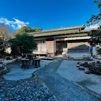 Facility_Traditional House Exterior*