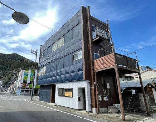 周辺には飲食店多数ございます。