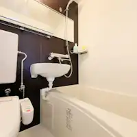 ห้องน้ำแบบยูนิตพร้อมอ่างอาบน้ำ