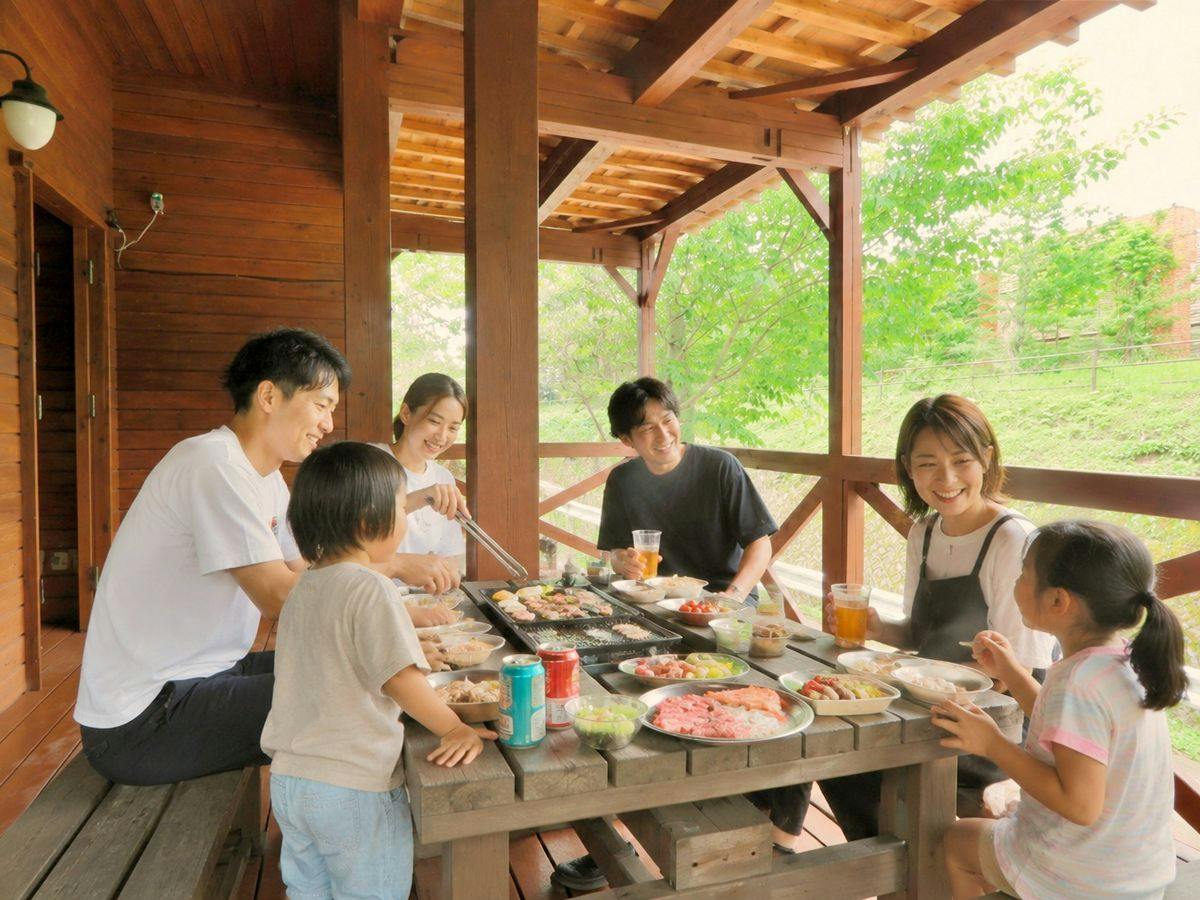【Nhà phụ rayon】Hình ảnh minh họa BBQ trên sân hiên gỗ