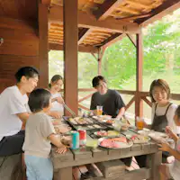 【Nhà phụ rayon】Hình ảnh minh họa BBQ trên sân hiên gỗ
