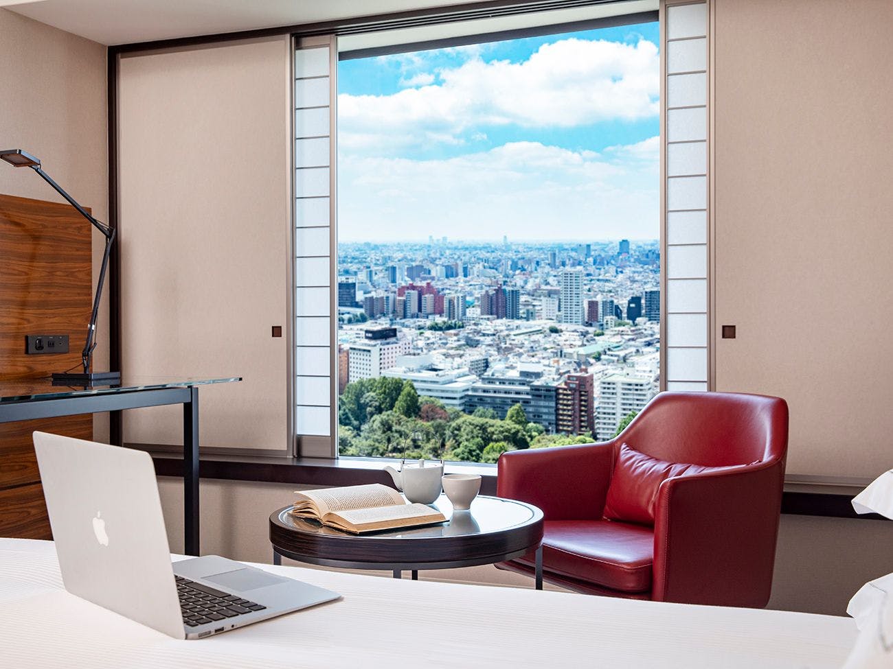 お部屋でテレワーク（イメージ）