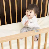 嬰兒床