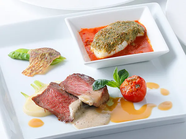 【เฉพาะวันธรรมดา】แผนอาหารค่ำ "จานคู่เนื้อและปลา Montmartre" พร้อมอาหารเช้า