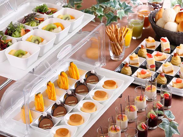 【เฉพาะวันธรรมดา】แผนอาหารค่ำ 'Roast Beef' Montmartre พร้อมอาหารเช้า