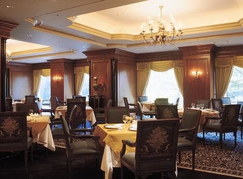 Hoàng Gia Long Phụng