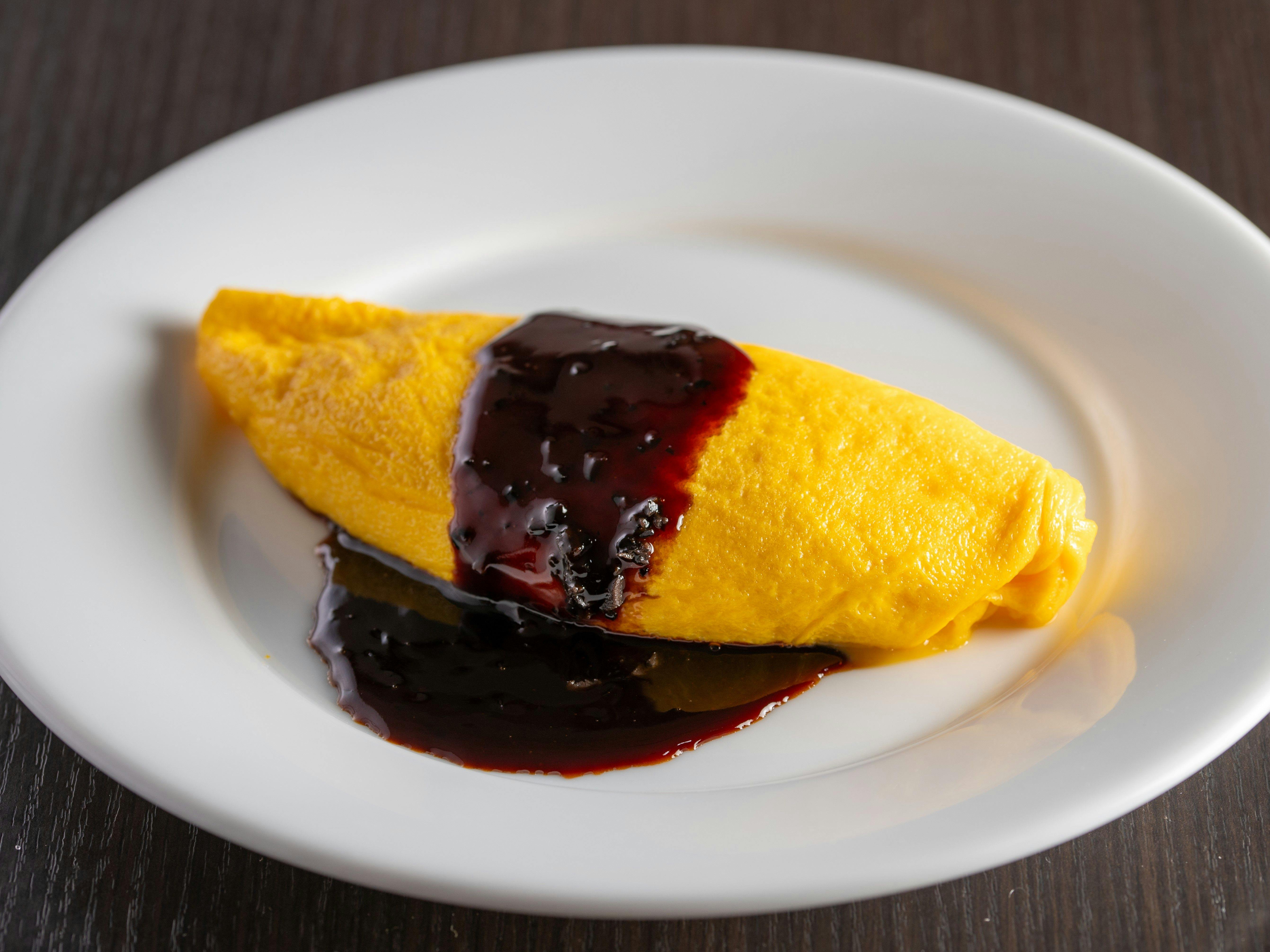 朝食ビュッフェ トリュフソースのオムレツ