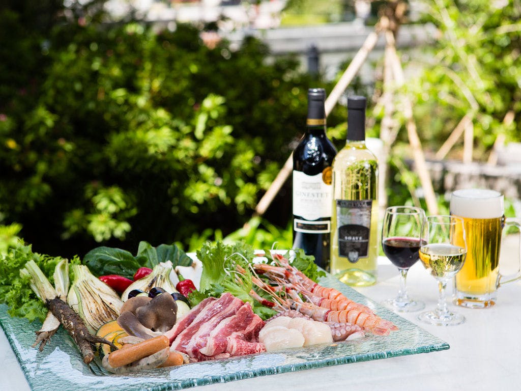 爽やかな緑に包まれたウッドテラスで愉しむバーベキュー デザートバイキング＆ドリンクバー付