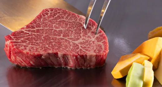 【鉄板焼 -神戸グリル-】港町神戸を一望する特撰鉄板焼ディナー&アイテム豊富な朝食ブッフェ