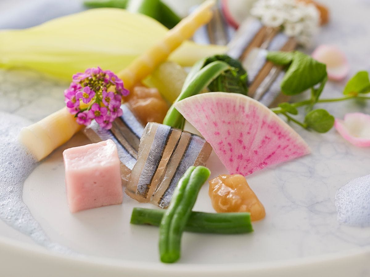 【ダイニング -Kobe Grill-】フレンチスパキュイジーヌ×源泉掛け流しの温泉