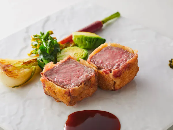 【ダイニング -Kobe Grill-】フレンチスパキュイジーヌ×源泉掛け流しの温泉