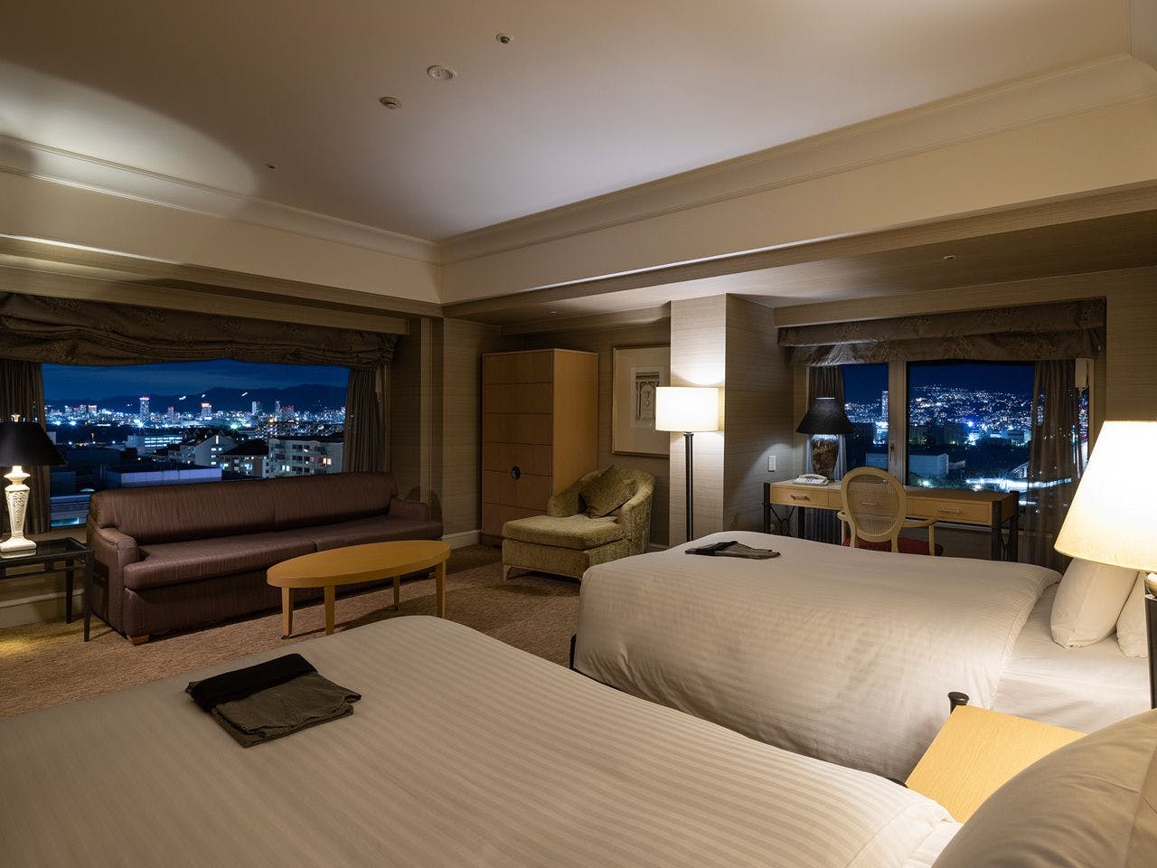 シェラトン・ジュニアスイート　自家源泉かけ流しの温泉＆駐車場無料（食事なし）