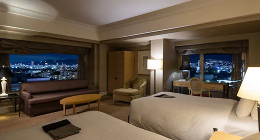 シェラトン・ジュニアスイート 自家源泉かけ流しの温泉&駐車場無料(食事なし)