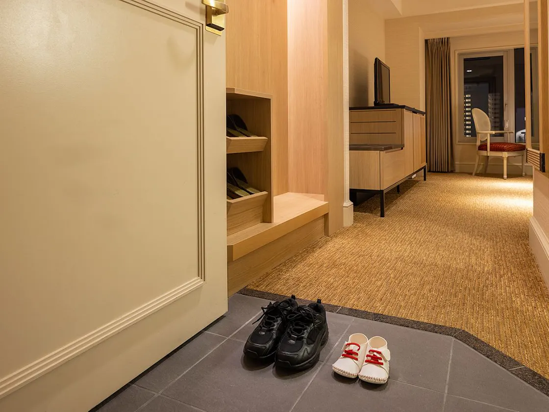 靴を脱いでくつろげるお部屋