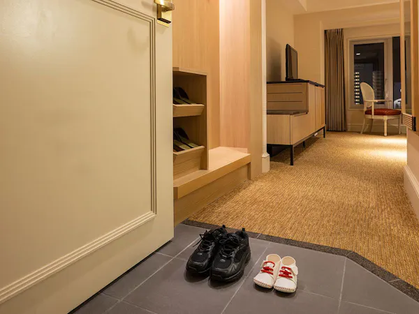 靴を脱いでくつろげるお部屋