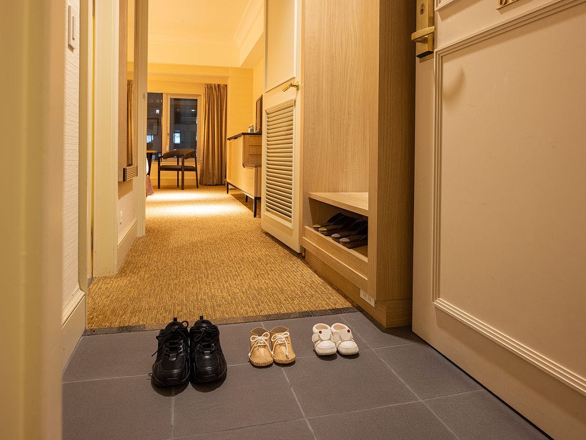 靴を脱いでくつろげるお部屋