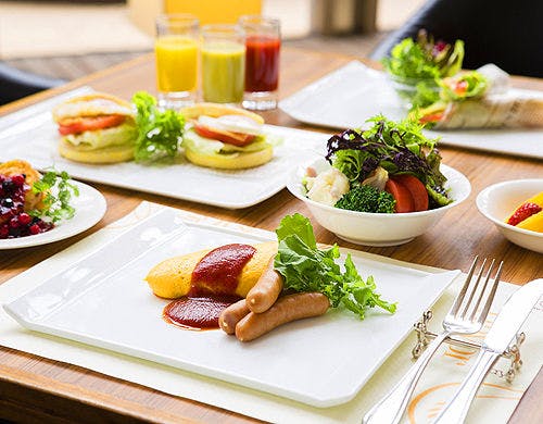 開放感あふれるGarden Cafeで朝食ブッフェ
