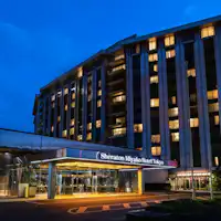 シェラトン都ホテル東京 夜の外観